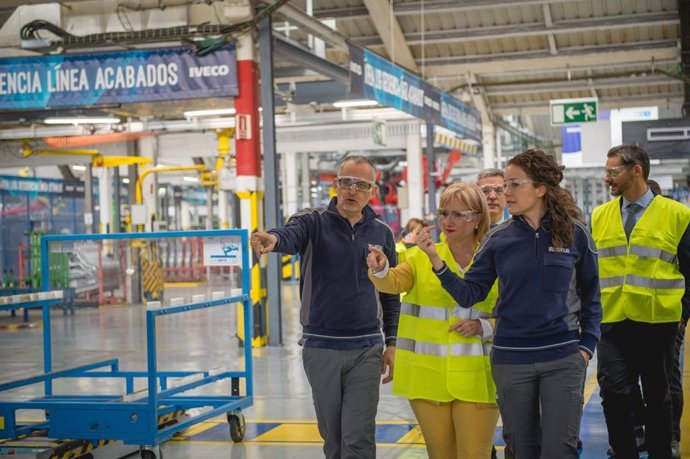 Visita de la consejera de Industria, Comercio y Empleo, Leticia García, a la planta vallisoletana de Iveco