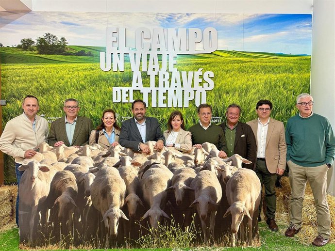 El presidente del Partido Popular de Castilla-La Mancha ha visitado Expovicaman en Albacete.