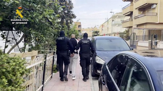 La Guardia Civil desarticula en Melilla una red dedicada al tráfico de cocaína con base en Murcia.