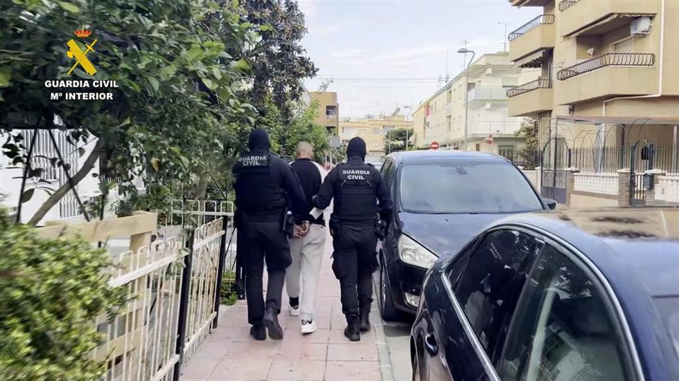 La Guardia Civil desarticula en Melilla una red dedicada al tráfico de cocaína con base en Murcia.