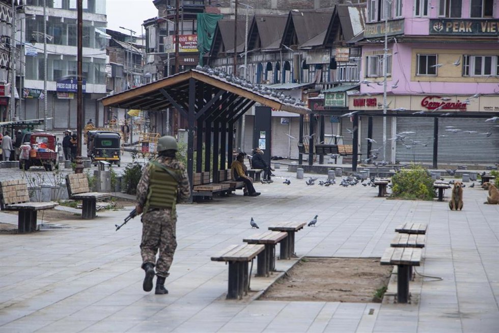 Imagen de archivo de un militar indio en Srinagar 