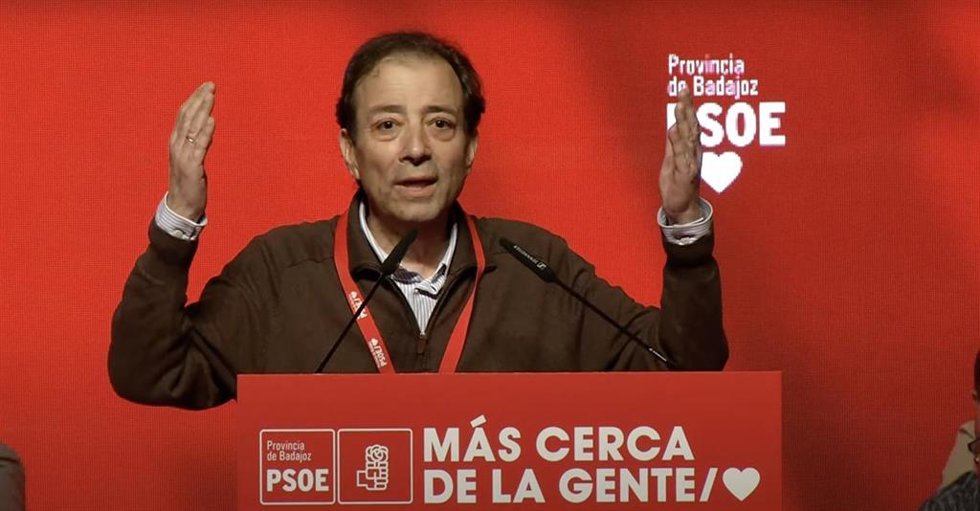 El exsecretario general del PSOE de Extremadura y expresidente de la Junta Guillermo Fernández Vara durante su intervención este sábado en el 14 Congreso del PSOE provincial de Badajoz celebrado en el Centro Cultural Alcazaba de Mérida