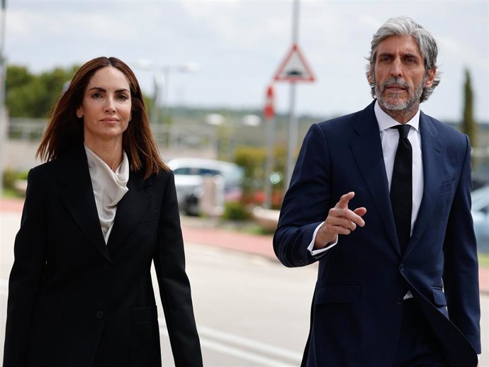 Eugenia Silva y Alfonso de Borbón y Yordi en el Tanatorio Parcesa La Paz de Tres Cantos, para dar el último adiós a Alfonso de Borbón y Escasany, a 10 de mayo de 2025, en Tres Cantos, Madrid (España).