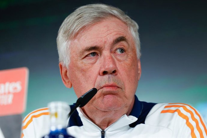 Archivo - Carlo Ancelotti participa de sua coletiva de imprensa durante o dia de treinamento do Real Madrid antes da partida de futebol contra o Real Sociedad pela Copa do Rei da Espanha, na Ciudad Deportiva Real Madrid, em 31 de março de 2025, em Valdebe