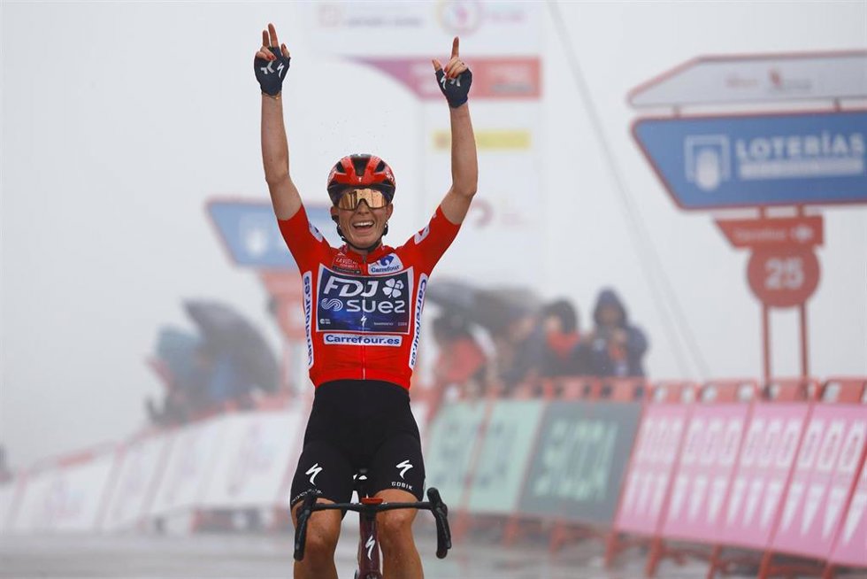 Demi Vollering (FDJ-Suez) conquista La Vuelta Femenina 25 by Carrefour.Es
