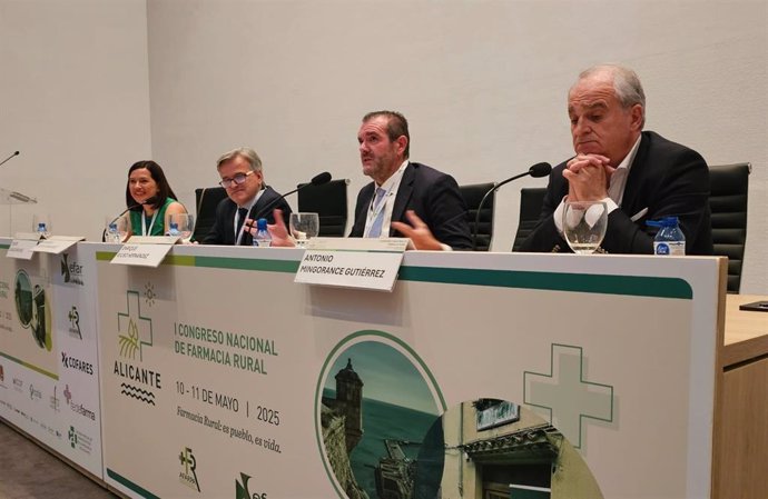 El presidente de Hefame, Enrique Ayuso, durante su participación en la mesa redonda 'Conexiones que importan: distribución y su impacto en la Farmacia Rural' desarrollada en el marco del I Congreso Nacional de Farmacia Rural