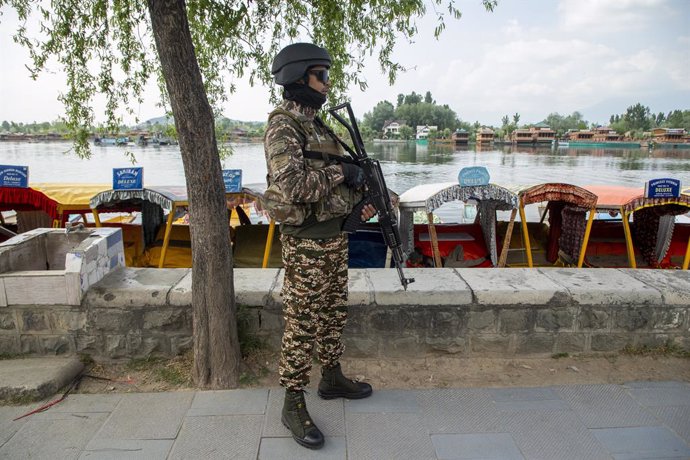May 10, 2025, Srinagar, Jammua And Kashmir, India: Indian Paramilitary soldier stands alert in Srinagar, the summer capital of Jammu and Kashmir. According to media reports, officials confirmed that multiple explosions were heard near Srinagar Internation