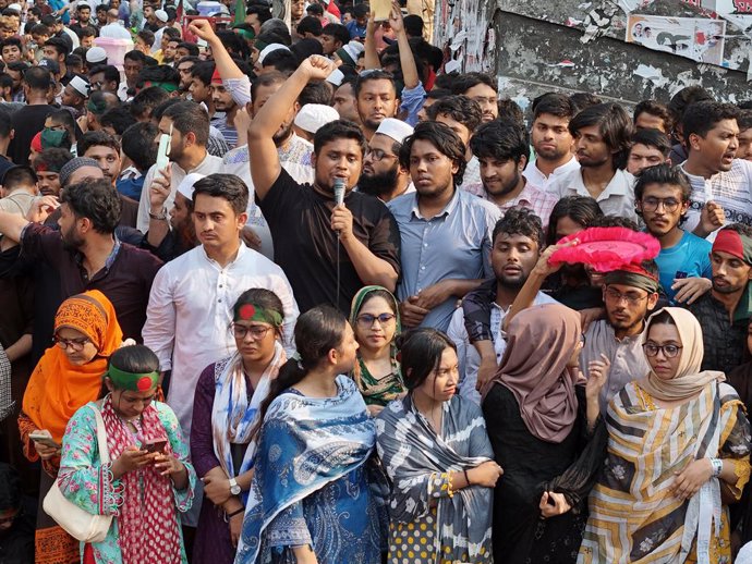 May 10, 2025, Dhaka, Wari, Bangladesh: Protesters block a main road in the Shahabag area, demanding a ban on the ousted Sheikh Hasina's party, the Awami League, in Dhaka, Bangladesh, on May 10, 2025.