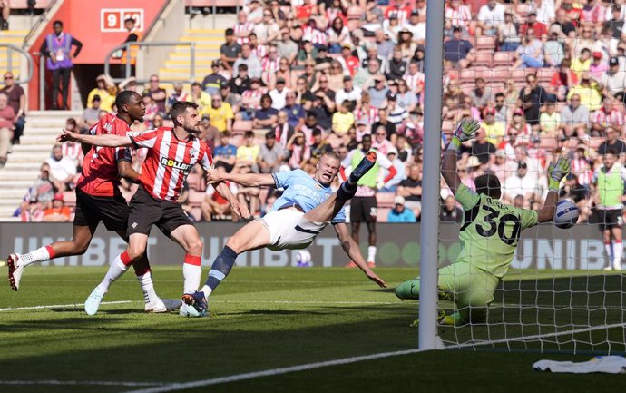 10 May 2025, United Kingdom, Southampton: Manchester City's Erling Haaland attempts a shot on goal during the English Premier League soccer match between Southampton and Manchester City at St Mary's Stadium. Photo: Andrew Matthews/PA Wire/dpa