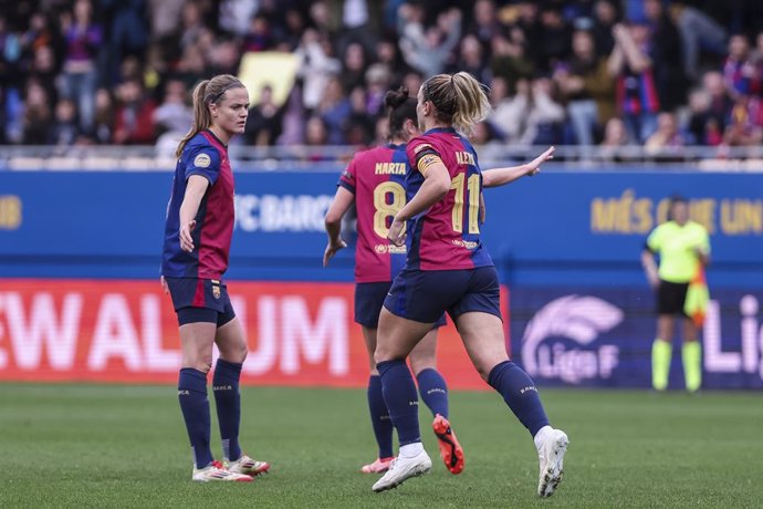 Archivo - Alexia Putellas of FC Barcelona Femenino celebrates a goal with her teammates during the Spanish Women league, Liga F, football match played between FC Barcelona Femenino and Valencia CF Femenino at Johan Cruyff Stadium on March 09, 2025 in Sant