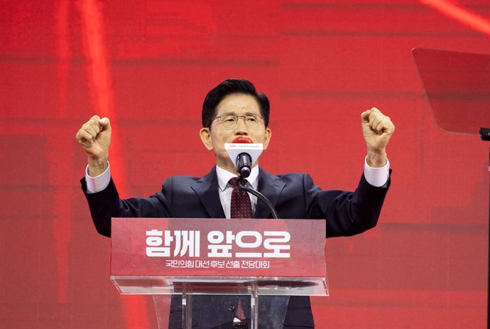 SEOUL, May 3, 2025  -- Kim Moon-soo, former labor minister, delivers a speech after being elected presidential candidate for South Korea's conservative People Power Party in Goyang City, South Korea, May 3, 2025.
