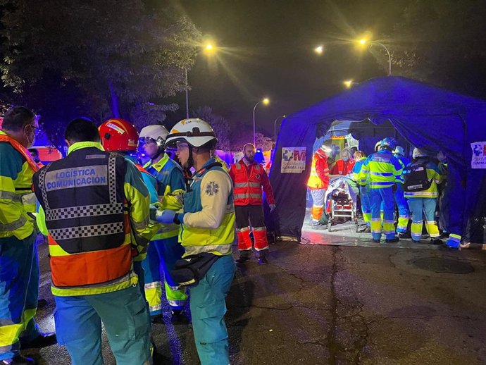 Archivo -  SUMA 112 atienen a las víctimas de un atropello en Torrejón.