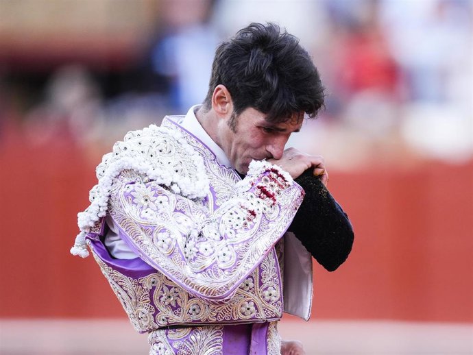 El torero, Cayetano, a 10 de mayo de 2025 en Sevilla (Andalucía, España). Cayetano, Roca Rey y David de Miranda lidian toros del Parralejo en la décimoquinta de abono en la Real Maestranza de Sevilla.