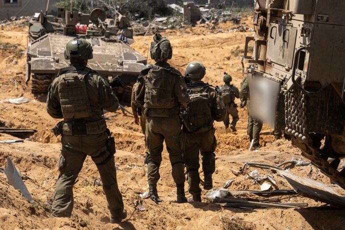 GAZA, 6 de maio de 2025 -- Esta foto divulgada pelas Forças de Defesa de Israel em 6 de maio de 2025 mostra tropas israelenses operando no sul da Faixa de Gaza. O primeiro-ministro israelense, Benjamin Netanyahu, alertou na segunda-feira que a nova ofensi