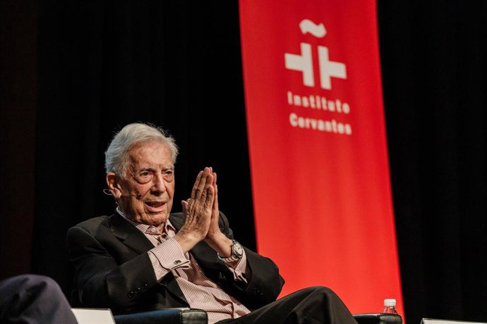 Archivo - El escritor Mario Vargas Llosa.