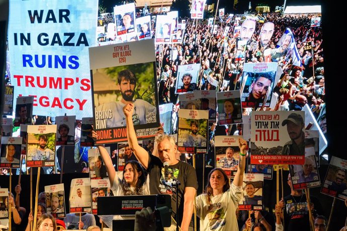 10 May 2025, Israel, Tel Aviv: Families of the Israeli hostages voice their pain and demand that the Israeli government do everything in its power to bring them all back during a rally in Tel Aviv. Photo: Israel Hadari/ZUMA Press Wire/dpa
