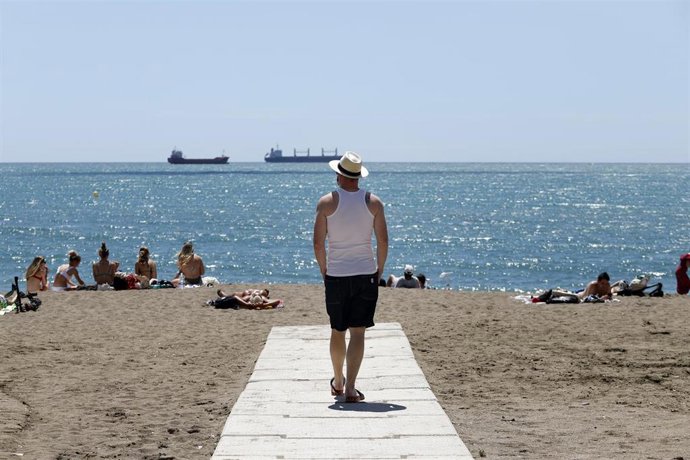 Archivo - Imagen de la playa de la Malagueta, a 02 de mayo del 2021.