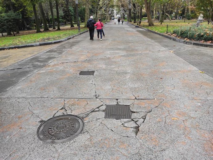 Archivo - Desperfectos en el Campo San Francisco de Oviedo.