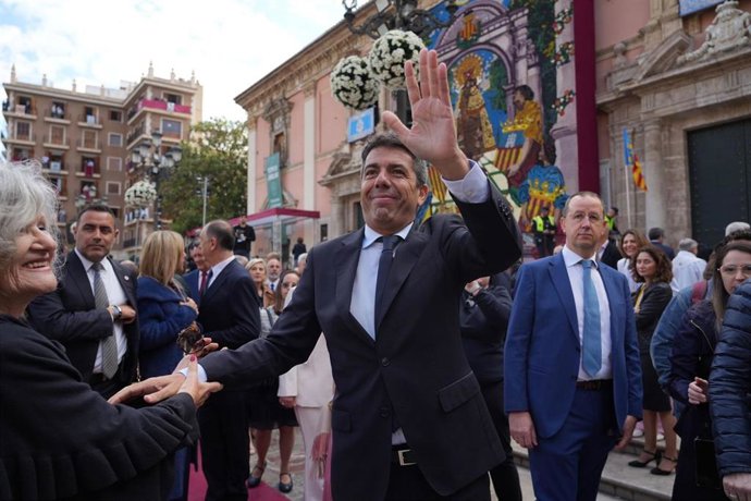 El 'president' de la Generalitat, Carlos Mazón, ha asistido este domingo a la Missa d'Infants con motivo de la festividad de la Virgen de los Desamparados, patrona de la ciudad de València
