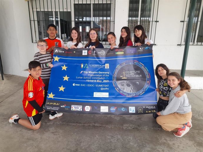 Alumnos del colegio público de la Constitución Escolar Lunar antes de su viaje a Alemania