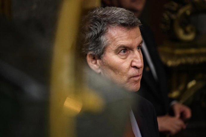 Archivo - El presidente del Partido Popular, Alberto Núñez Feijóo, durante una sesión plenaria en el Congreso de los Diputados, a 10 de abril de 2025, en Madrid (España)