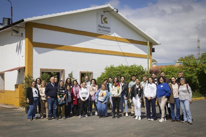 Imagen de los 28 participantes del proyecto Córdoba Verde de la Diputación.
