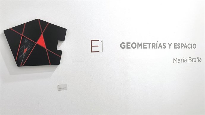 María Braña muestra su "universo geométrico" en la Sala de Exposiciones de la Universidad de Oviedo