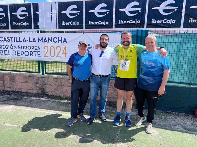 El comisionado para la Accesibilidad, José Luis Escudero, en la carrera solidaria 'XVII Media Maratón de Azuqueca'.