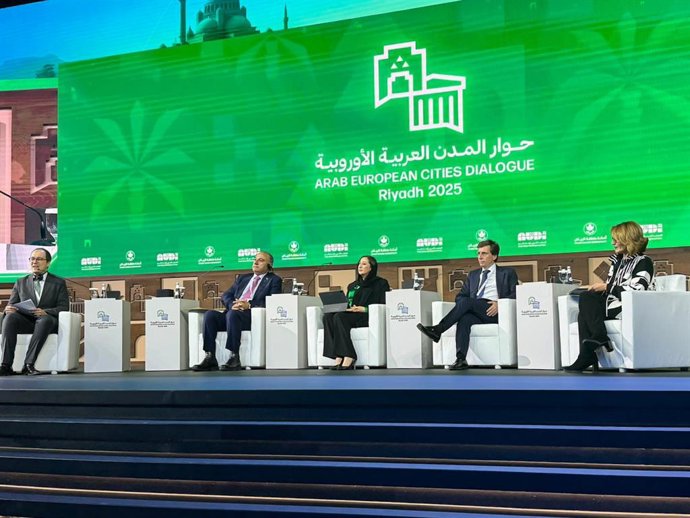 El alcalde de Madrid, José Luis Martínez-Almeida, participa en el I Foro de Diálogo de Ciudades Árabe-Europeas