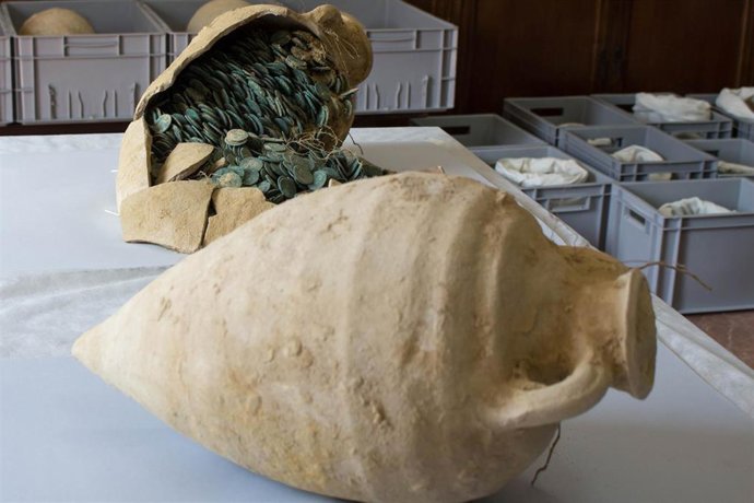 Archivo - Monedas de Tomares en el Museo Arqueológico de Sevilla