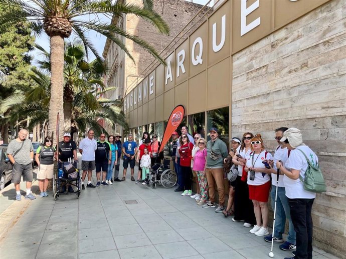 La octava marcha inclusiva se adentra en la intrahistoria de los barrios alrededor de la Alcazaba.