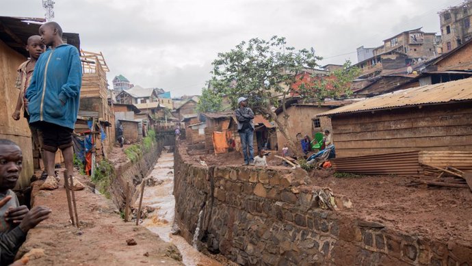Archivo - BUKAVU (DR CONGO), Dec. 27, 2023  -- Photo taken on Dec. 27, 2023 shows houses flooded after heavy rains in Bukavu, the capital of South Kivu Province in the eastern Democratic Republic of the Congo (DRC). At least 25 people were killed after he