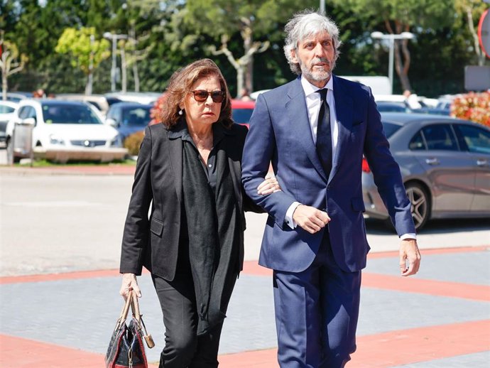 Marisa Yordi de Borbón y Alfonso de Borbón y Yordi en el Tanatorio Parcesa La Paz de Tres Cantos, para dar el último adiós a Alfonso de Borbón y Escasany, a 10 de mayo de 2025, en Tres Cantos, Madrid (España).