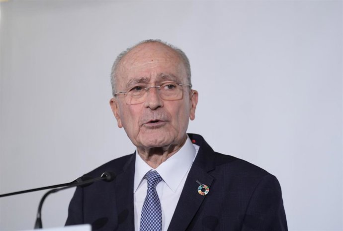 Archivo - El alcalde de Málaga, Francisco de la Torre, durante su intervención en el encuentro informativo. A 12 de septiembre de 2024, en Sevilla (Andalucía, España). 