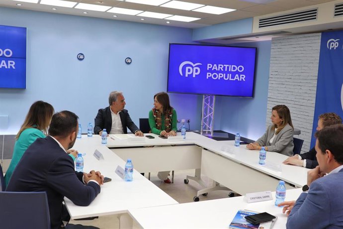 Reunión con diputados y senadores de la provincia de Málaga.