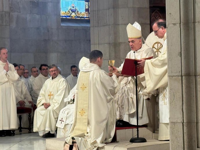 El obispo ordena sacerdote al joven nicaragüense Eliar Blandón