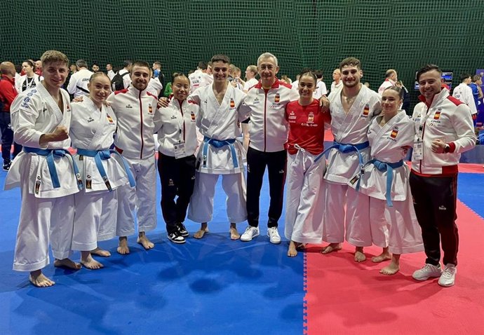 Los equipos masculino y femenino de katas en la final del Europeo