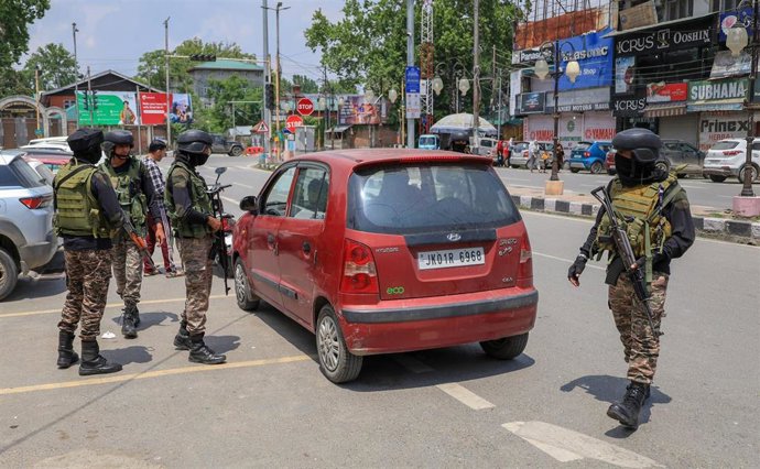 Escenas del alto el fuego entre India y Pakistán en Cachemira 