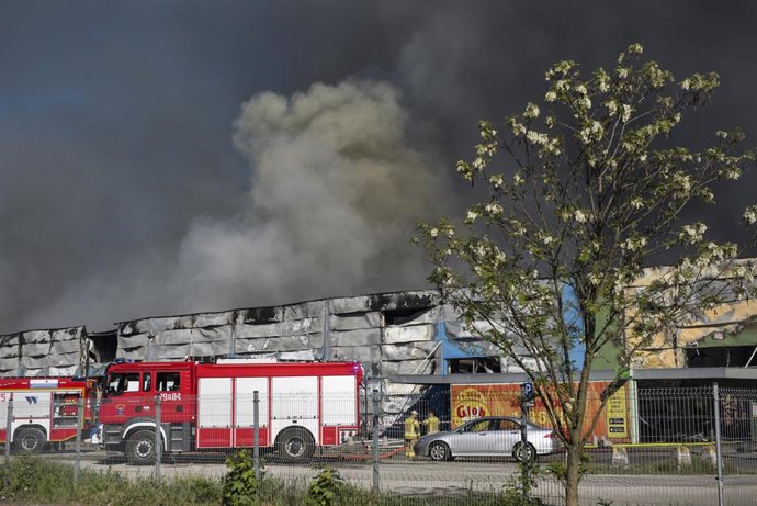 Archivo - Incendio del centro comercial Marywilska de Varsovia, el 12 de mayo de 2024 