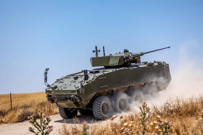 Archivo - Un vehículo blindado 8x8 Dragón desarrollado por el consorcio Tess Defence, controlado por Indra.