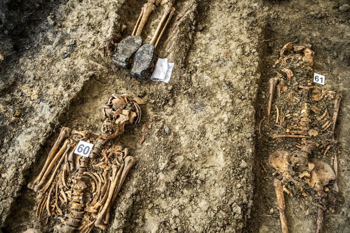 Archivo - Restos mortales exhumados de presos republicanos fallecidos en la prisión de Orduña (Bizkaia)