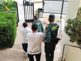 La Guardia Civil detiene a dos personas por diversos robos mediante el método del abrazo en Málaga y Alicante