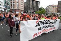 Trabajadores de Bridgestone Basauri paran la planta con la huelga mientras negocian con la empresa