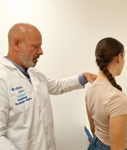 Los hospitales Vithas refuerzan el abordaje humano y especializado de la fibromialgia desde sus unidades del dolor