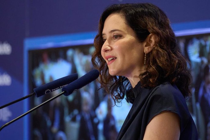 A Presidente da Comunidade de Madri, Isabel Díaz Ayuso, fala em um café da manhã informativo sobre a futura Lei de Educação Superior, Universidades e Ciência (LESUC), no Four Seasons Hotel Madrid, em 12 de maio de 2025, em Madri (Espanha). Os
