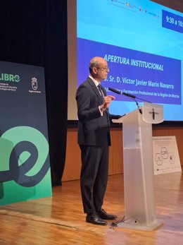 El consejero de Educación y Formación Profesional, Víctor Marín, inaugura la 'Jornada del profesorado: Competencia digital docente en los espacios impulsores de aprendizaje activo'.