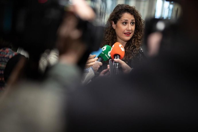 Archivo - La concejala en el Ayuntamiento de Madrid por el PSOE, Enma López, ofrece declaraciones a los medios durante la inauguración y primera sesión del Foro AVANZA con el debate bajo el título las Razones y Raíces del surgimiento internacional de la i