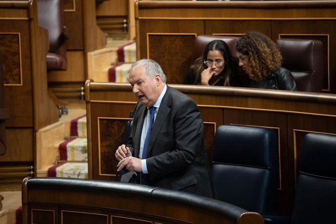 El ministro de Industria y Turismo, Jordi Hereu, interviene durante una sesión de control al Gobierno, en el Congreso de los Diputados, a 7 de mayo de 2025, en Madrid (España). 