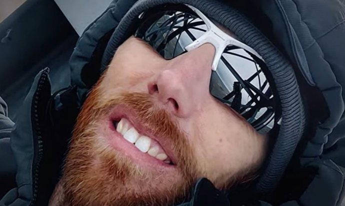 Cobra 40.000 euros al año por subir a 450 metros y cambiar una bombilla dos veces