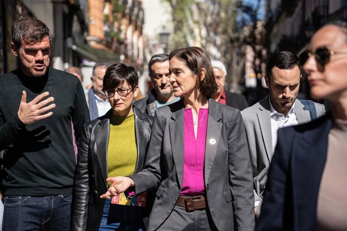 Archivo - La portavoz del PSOE en el Ayuntamiento de Madrid, Reyes Maroto (d) y la Ministra de Vivienda y Agenda Urbana, Isabel Rodriguez (2d),, a 7 de abril de 2025, en Madrid (España). 